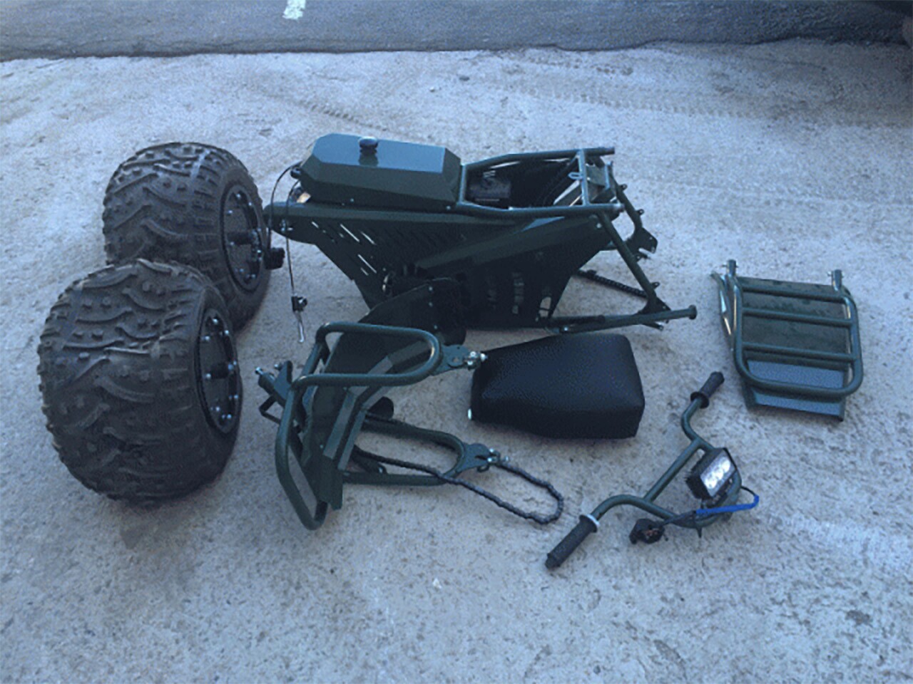 Taurus 2x2: disassembles in minutes with its hinged front end