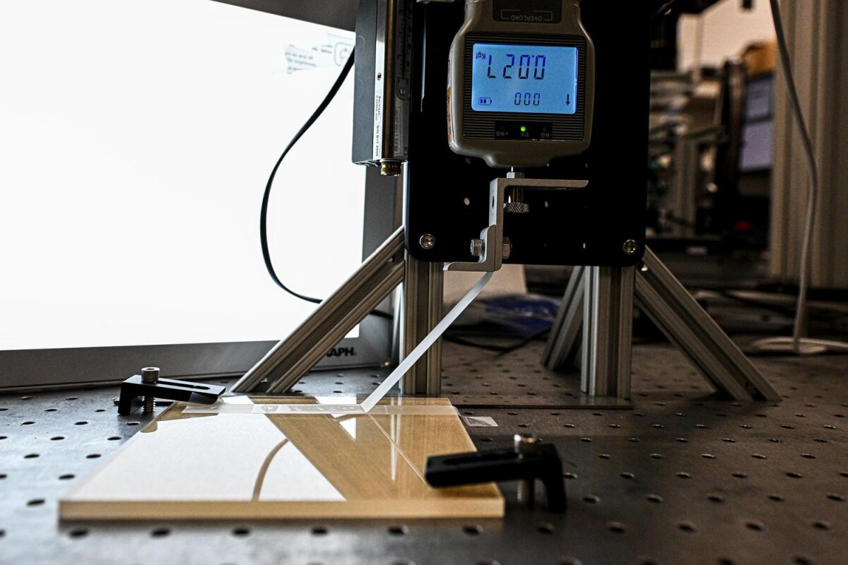Can Scotch tape record information like audio tape?