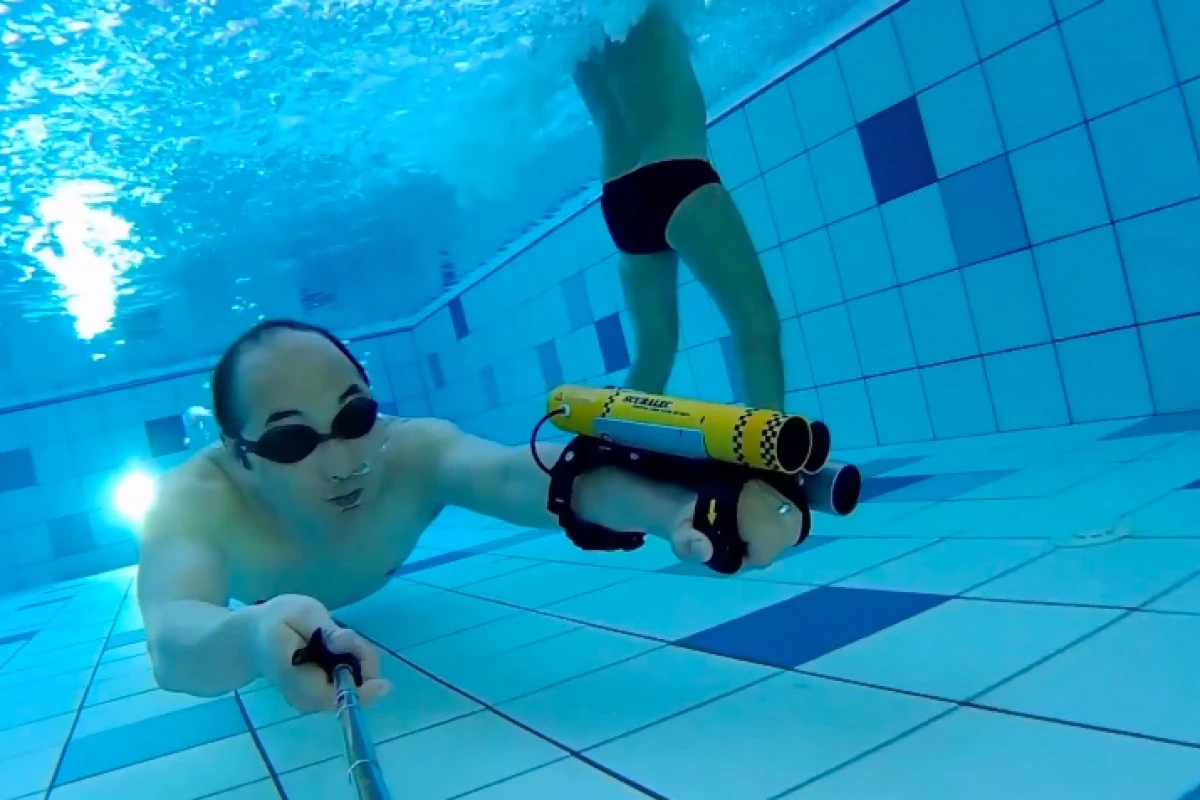 The Scubalec in use – selfie stick not included