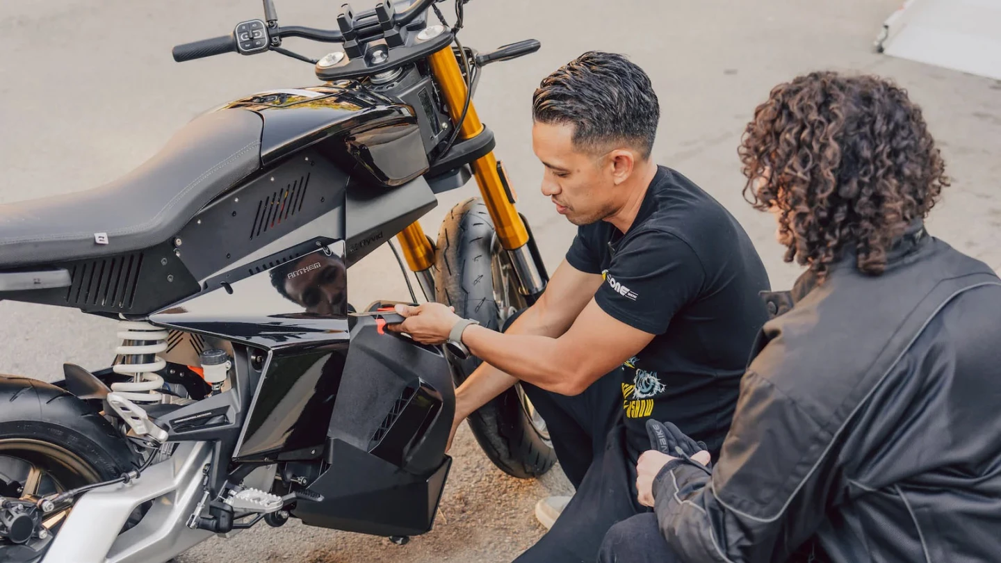 The Anthem's compact 4.3-kWh Li-ion battery contributes to the lightweight construction