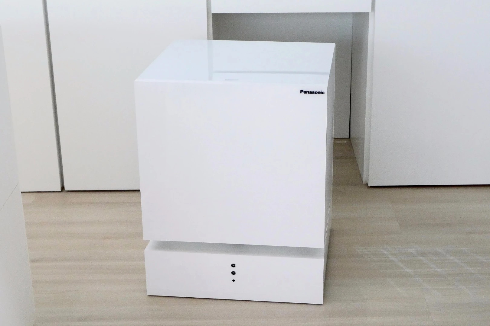 The Movable Fridge reacts to voice commands