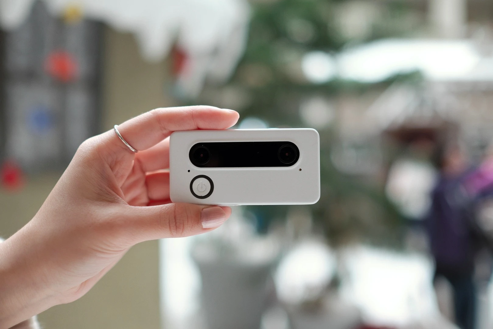 The SID camera is compact for a 3D shooter