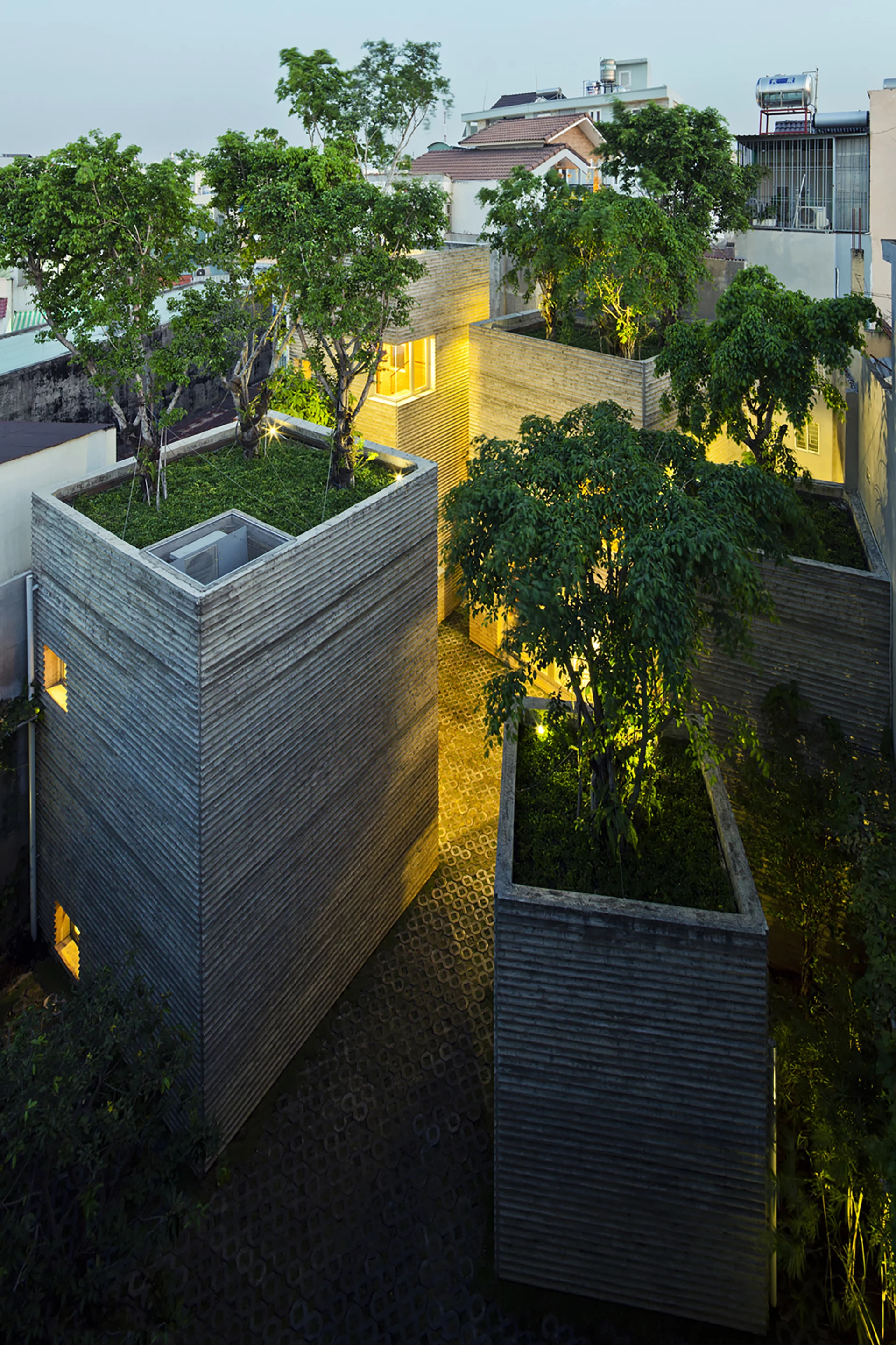 Vo Trong Nghia Architects brought a little of the countryside to make something of an oasis within a bustling metropolis (Photo: Hiroyuki Oki)