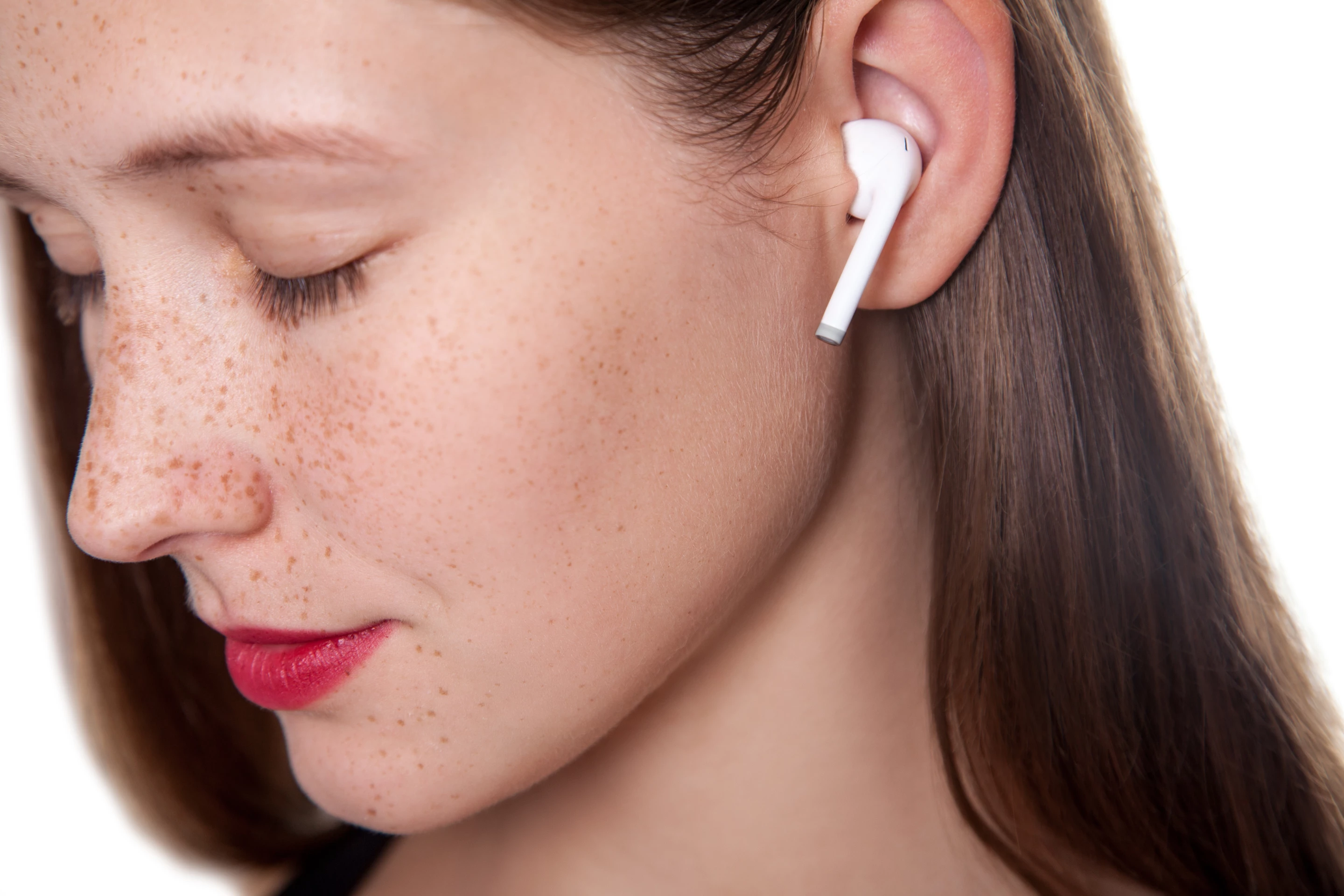 Plans call for the EarEcho system to work in either of the user's earbuds, or perhaps in both at once for better accuracy