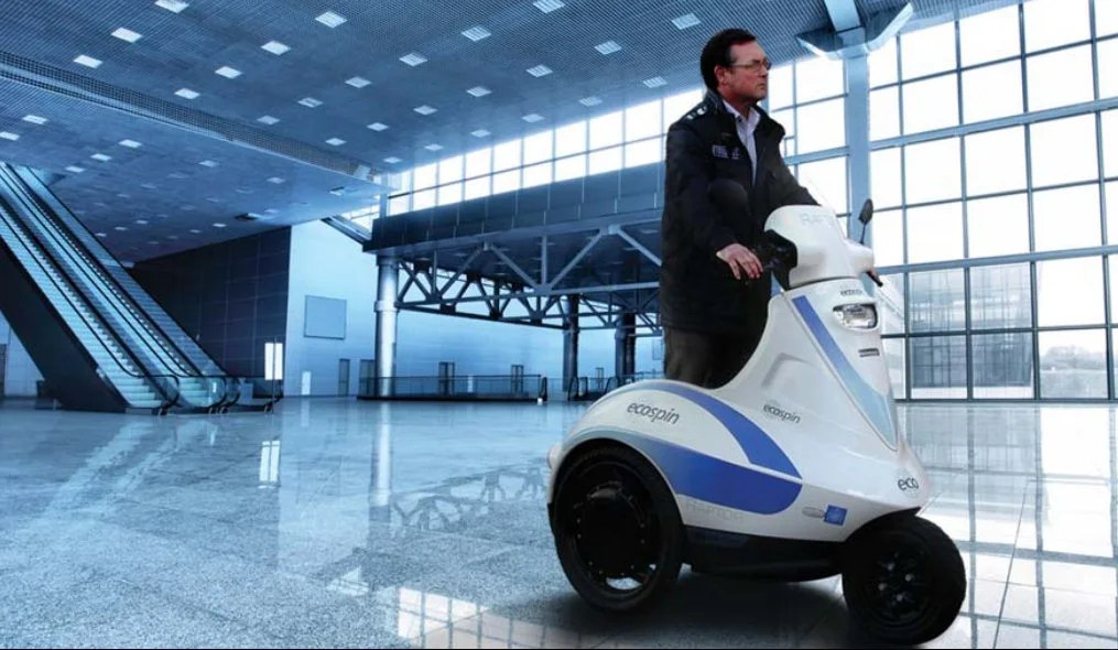 The Raptor can house up to three hot-swap 48-volt Li-ion battery packs for a range of 60 miles