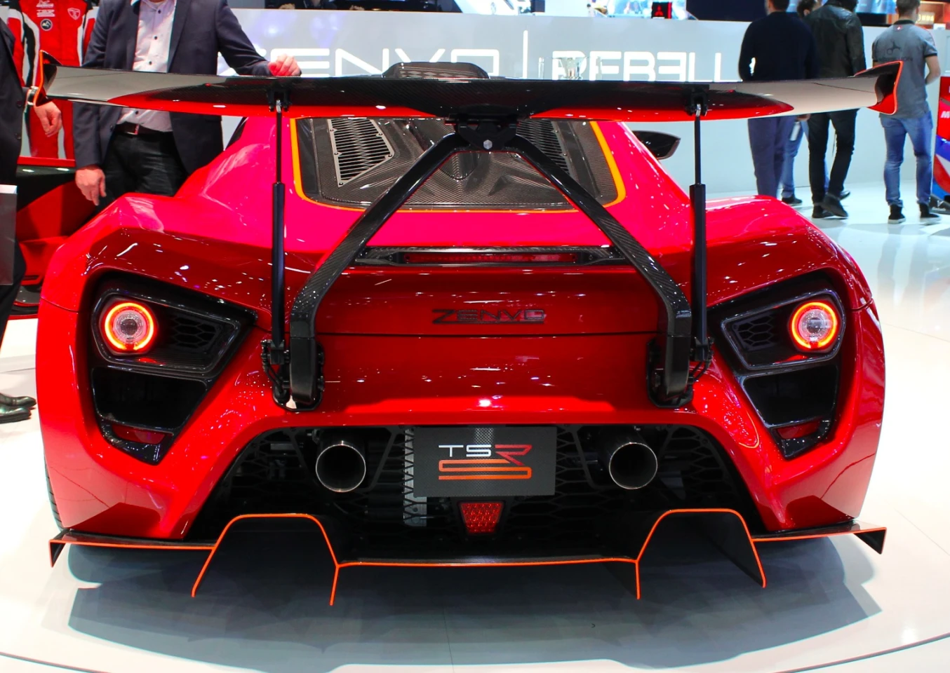 Zenvo TSR-S: rear wing also tilts to provide advantageous aerodynamics in the corners