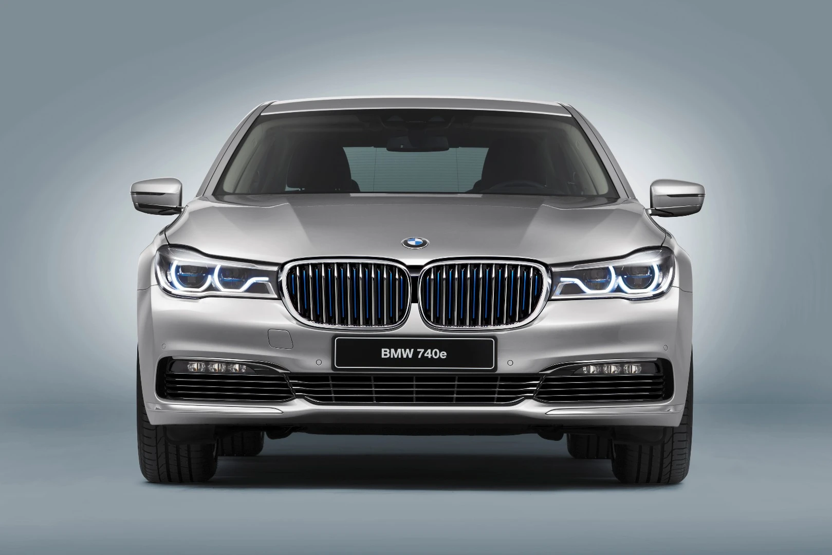 BMW estimates that the 740e iPerformance will have an all-electric range of 40 km (25 miles) in the European test cycle