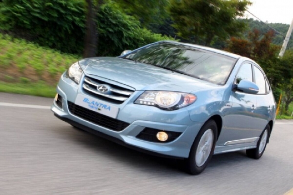 The Hyundai Elantra LPI Hybrid combines an LPG engine and electric motor to deliver fuel economy of 42mpg