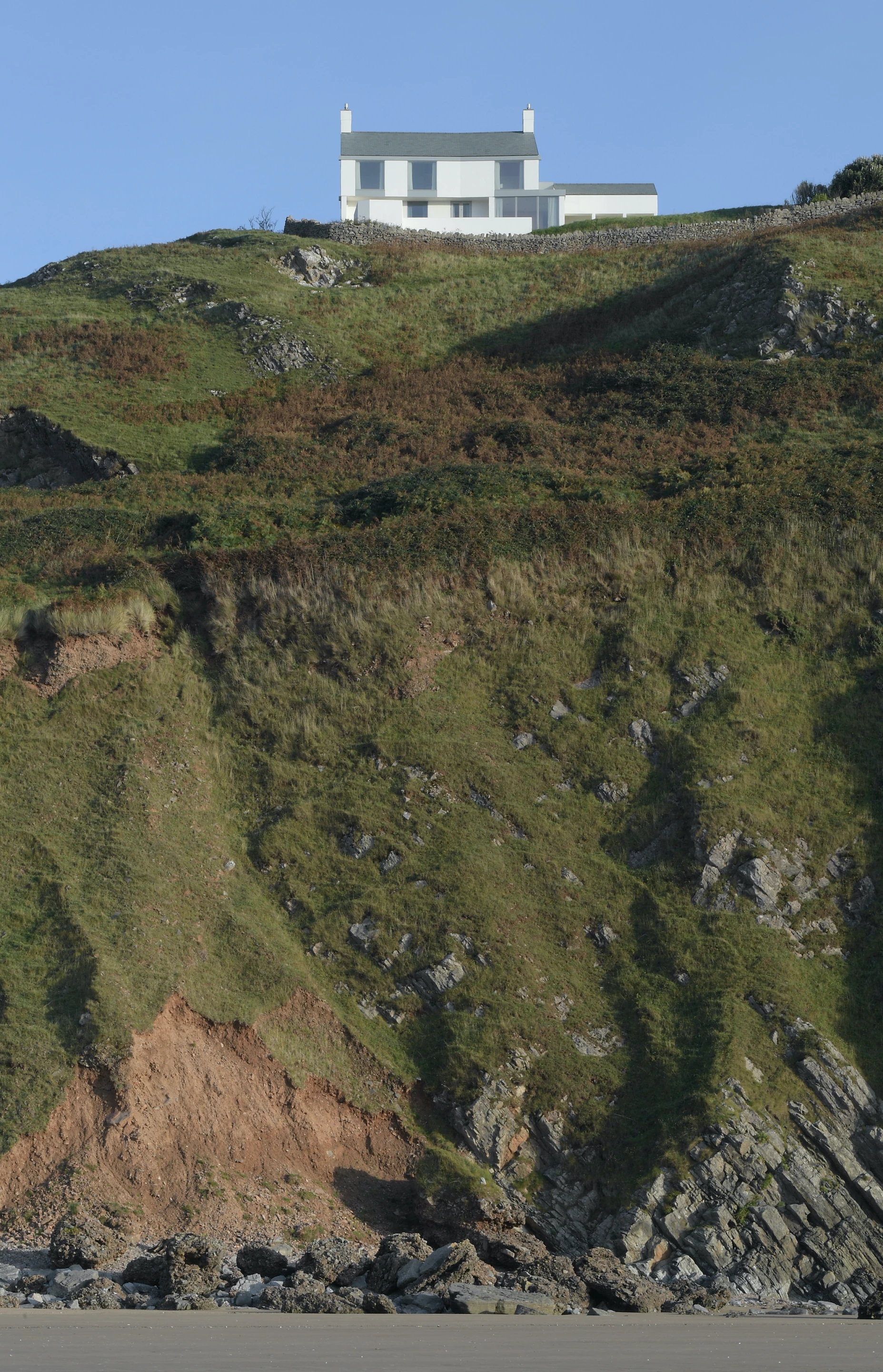 Rhossili House was designed by Maich Swift Architects, and is located in Wales