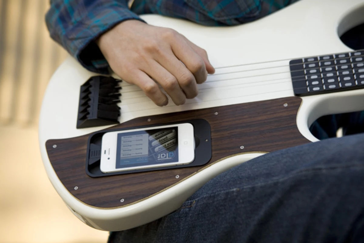 Strumming on the gTar looks to be just like playing the real thing