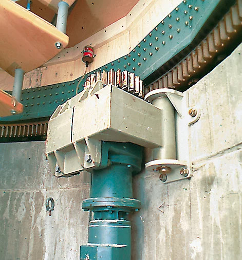 The house is designed to rotate around the column at a rate of about 15Âº per hour, following the path of the sun