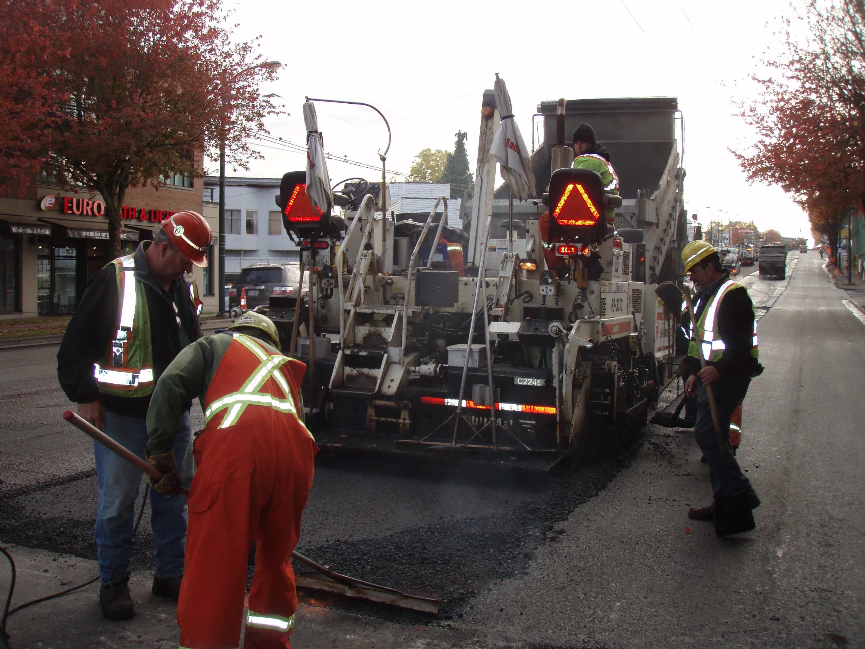 The mix was a 19 mm Superpave, surface coarse warm-mix, with 20 percent reclaimed asphalt pavement and wax derived from blue box plastics