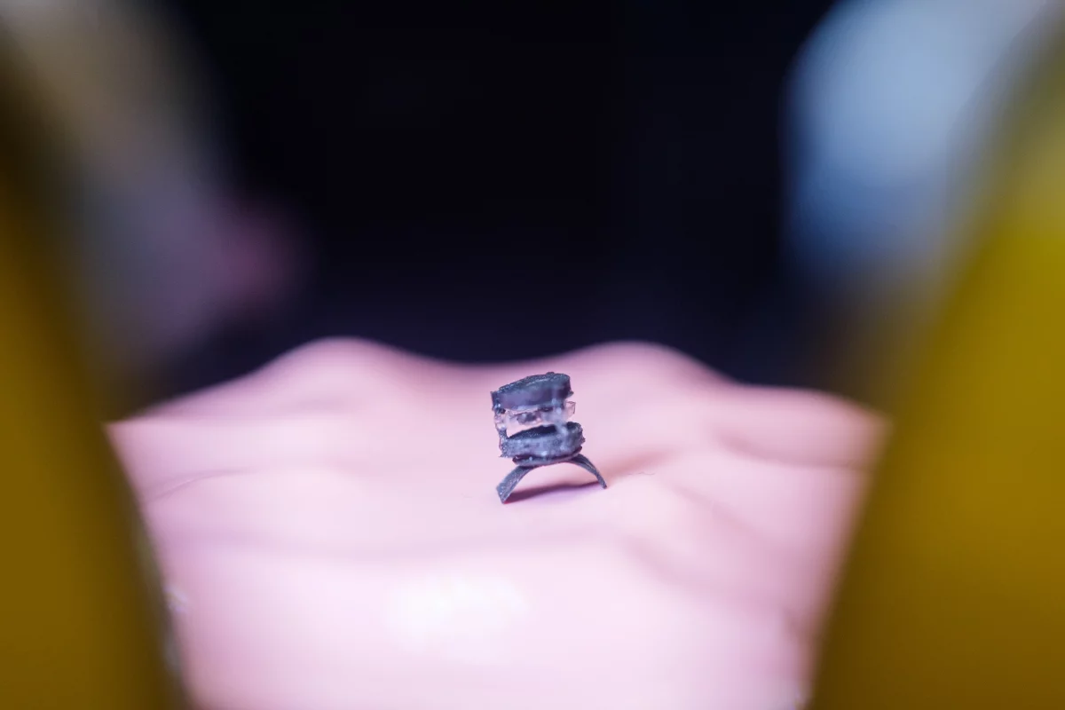 Tiny 5-in-1 surgical robot fits on fingertip