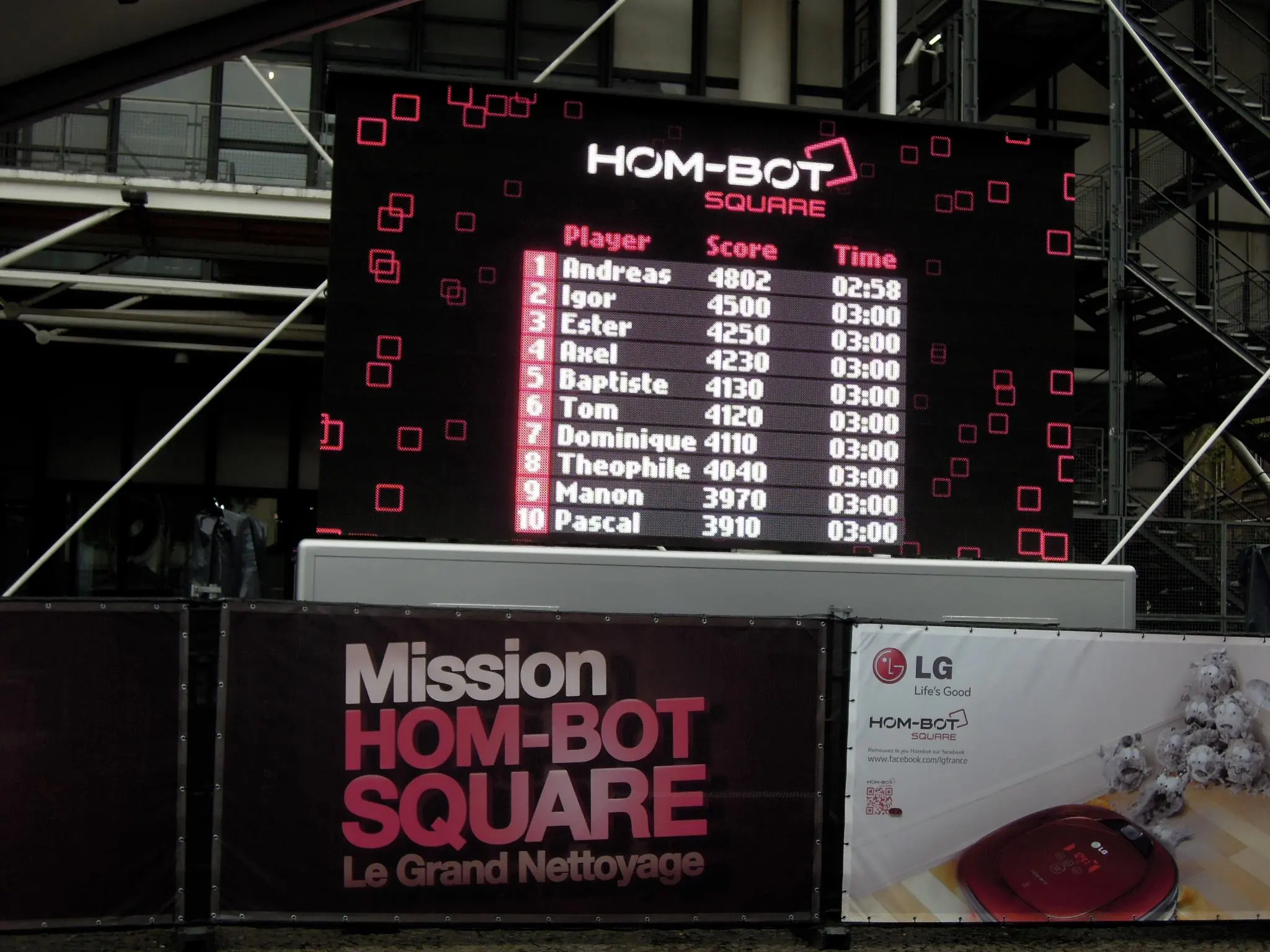 The dust-killing game score board at the Paris launch
