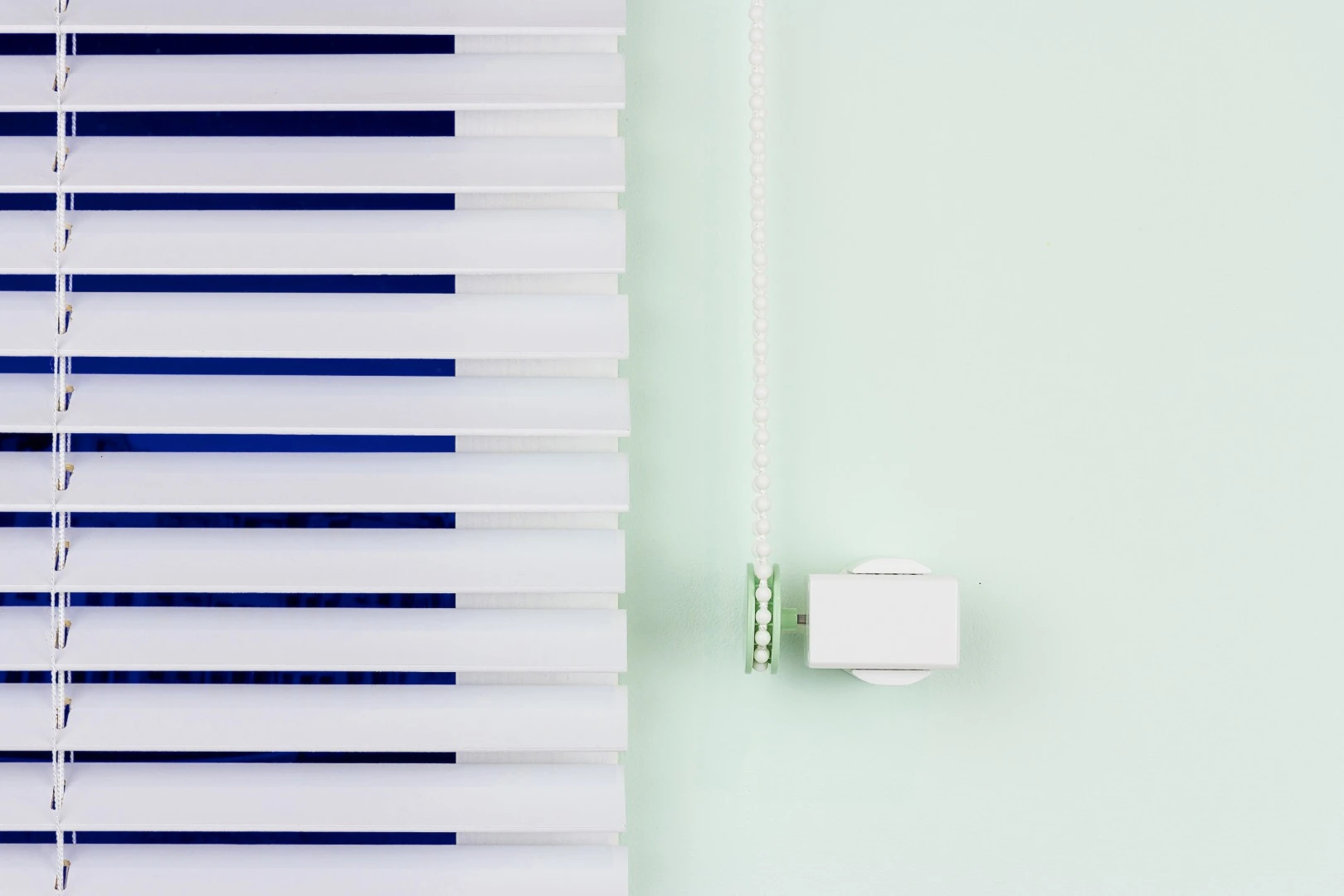 The companion app can be used to set the time that a Smartians actuator opens or closes window blinds