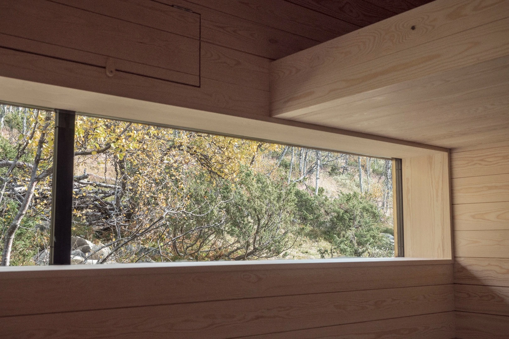 Cabin Ustaoset has triple-glazed solar protective glass throughout