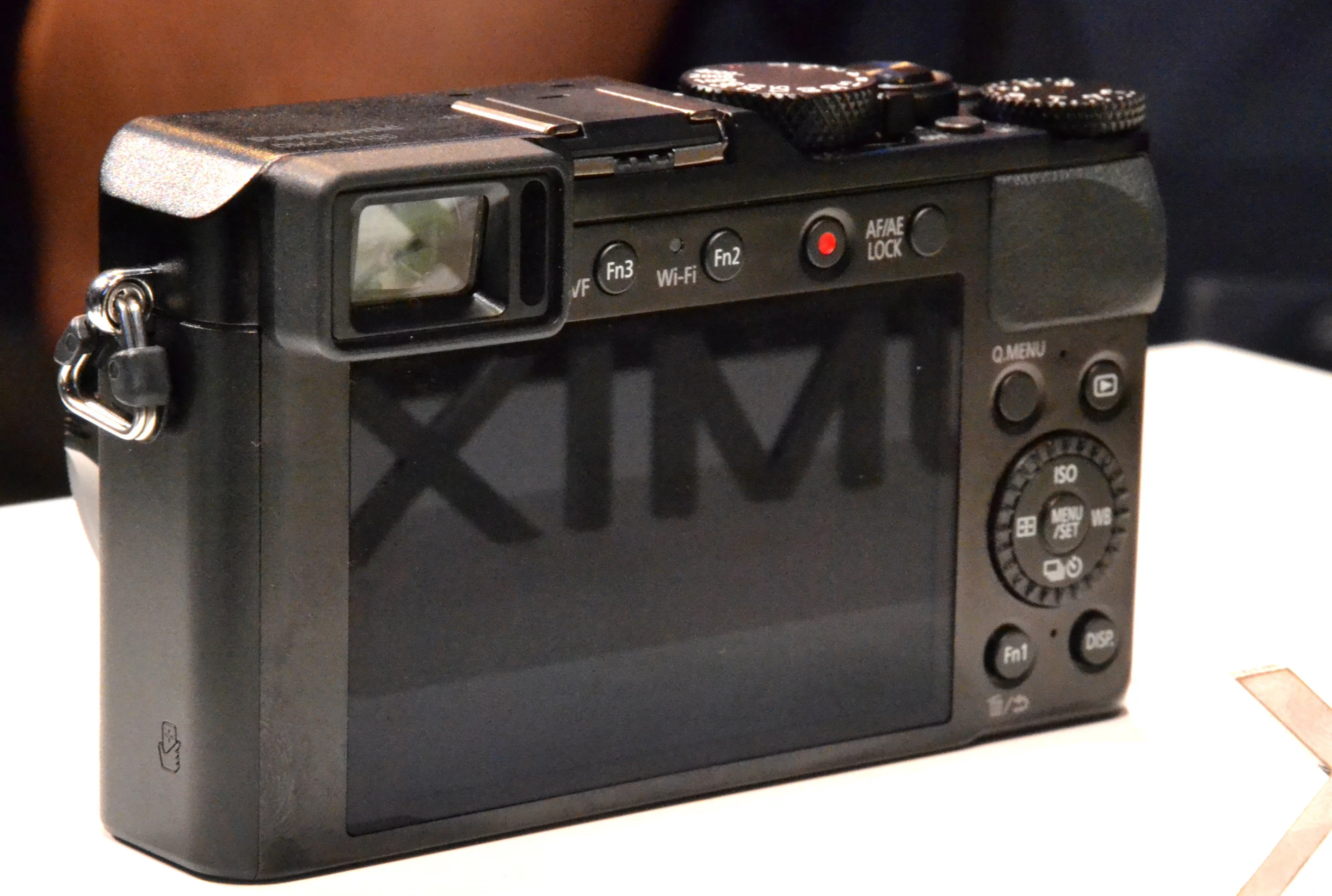 Panasonic's Lumix DMC-LX100 features an electronic viewfinder with a 2,764K dot resolution and a three-inch LCD with 921K dots