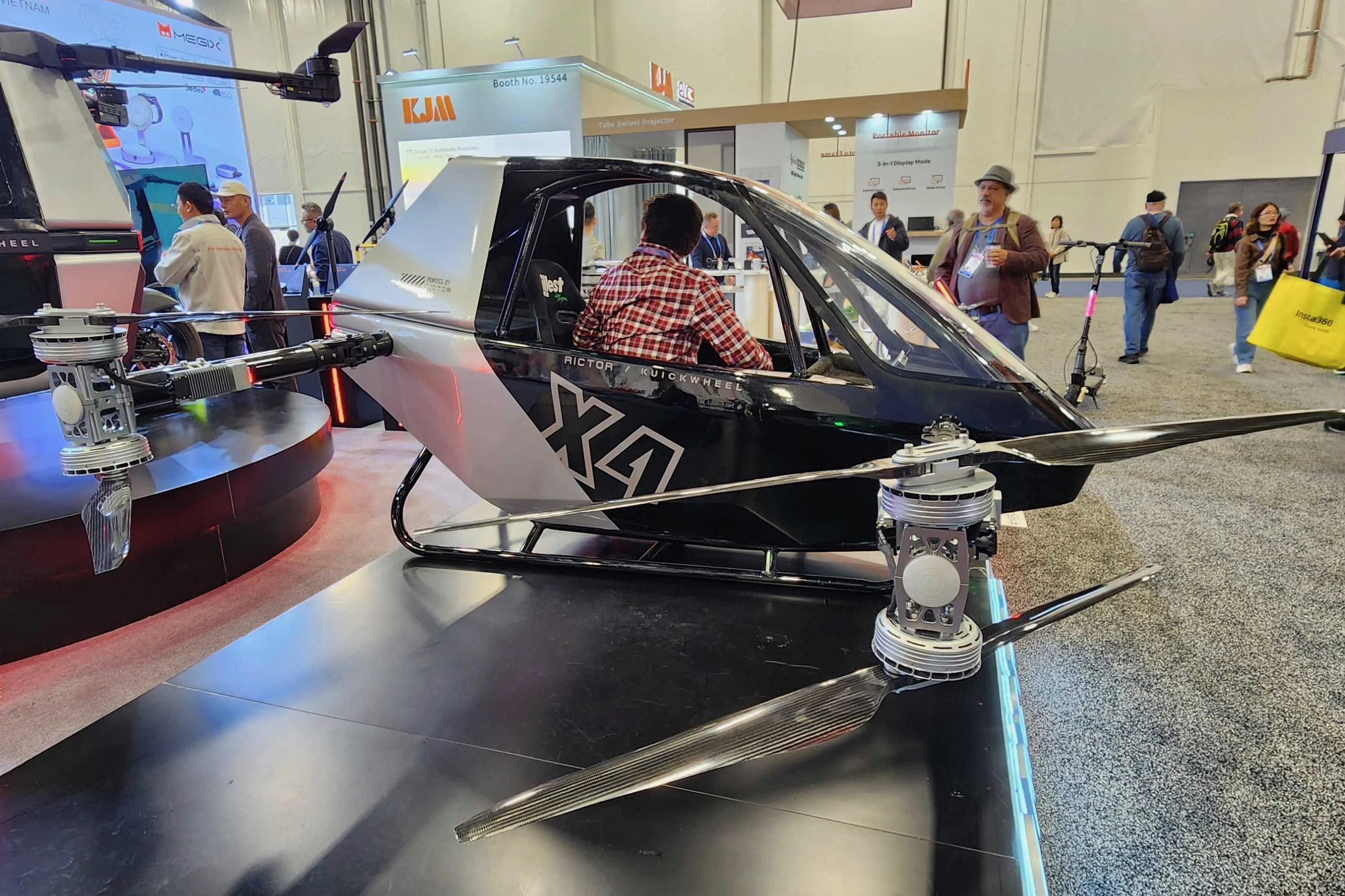 The X4 delivers up to 132 kg (291 lb) of maximum thrust per axis