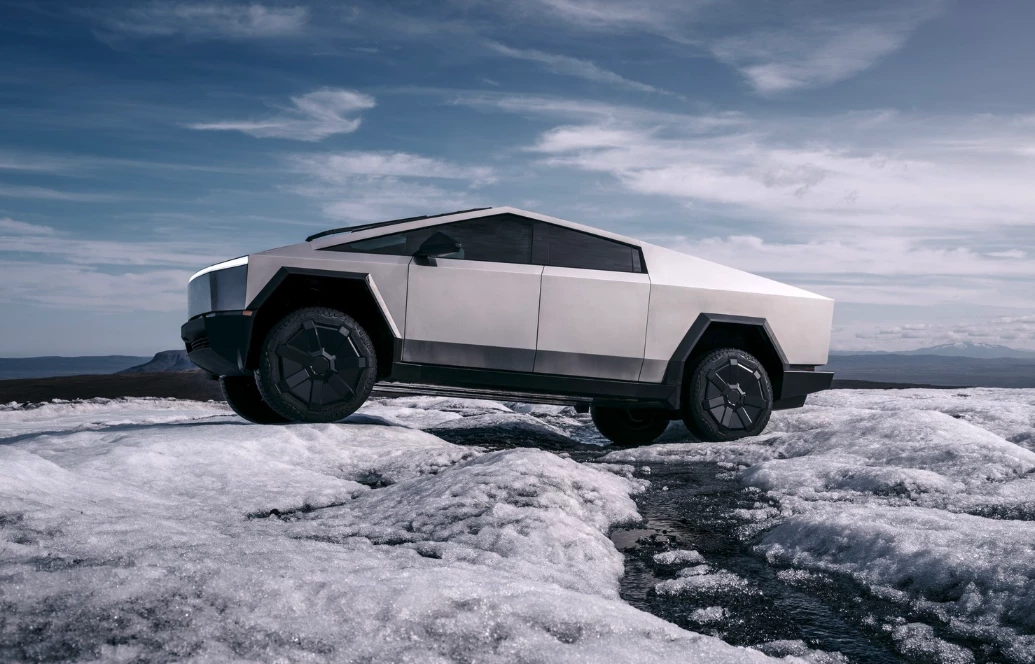 The Tesla Cybertruck braves the cold