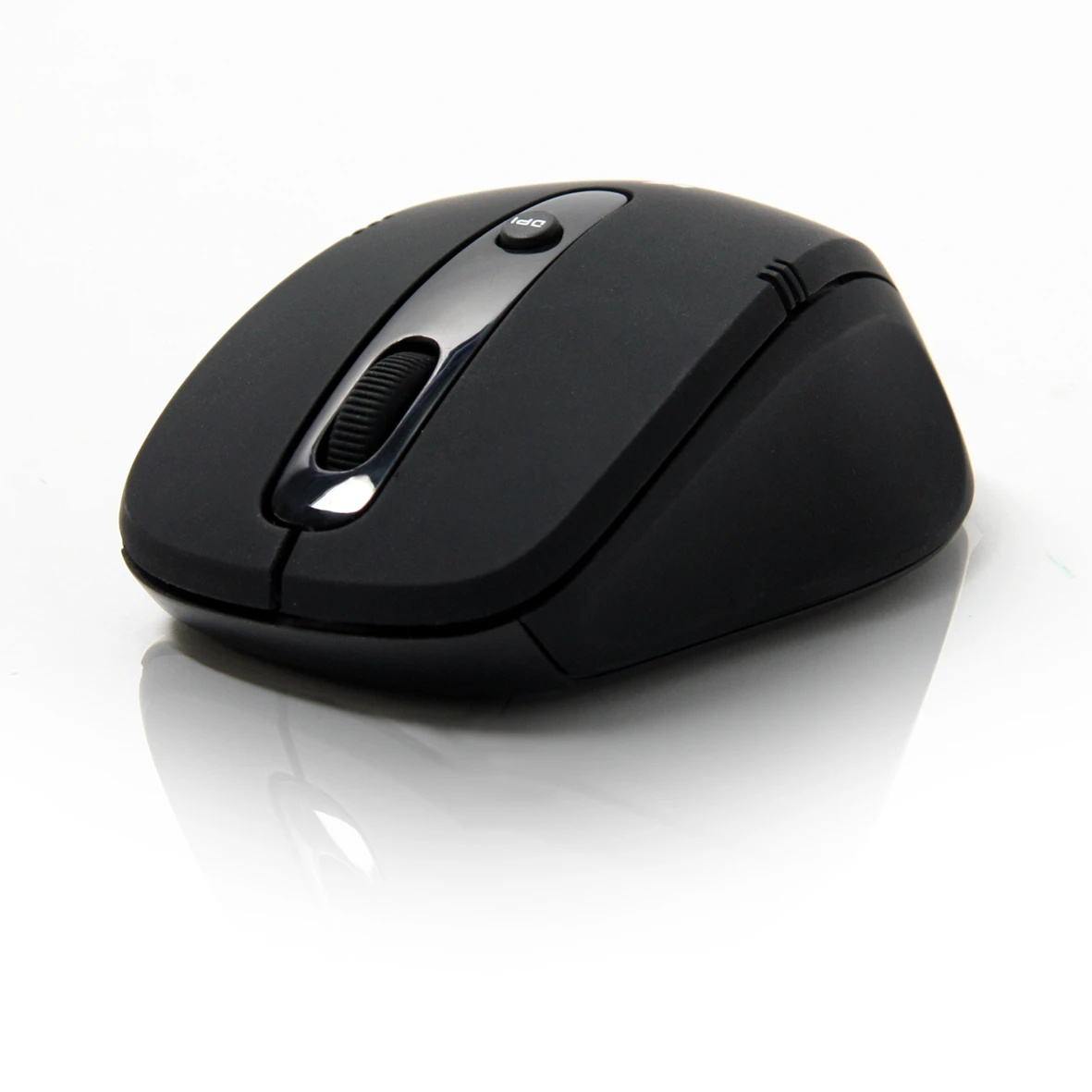 The smaller sm7000 mouse gets the same silent switching technology but also benefits from a choice of optical resolution