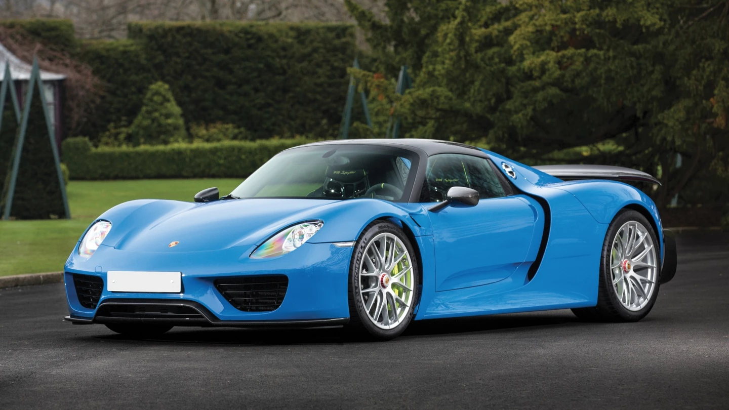 One of the prettiest examples of Porsche's 21st century 887 hp hybrid supercar, this is the only 918 produced in Porsche's historic Blue Arrow colour and crossed the block with 11,000 kilometers on the odometer. Only a handful of these cars have gone to auction, fetching $1,475,000, $1,595,000 and $1,760,000 respectively, so it fell within the expected price range, at €1,456,000 ($1,627,912). Auction Link