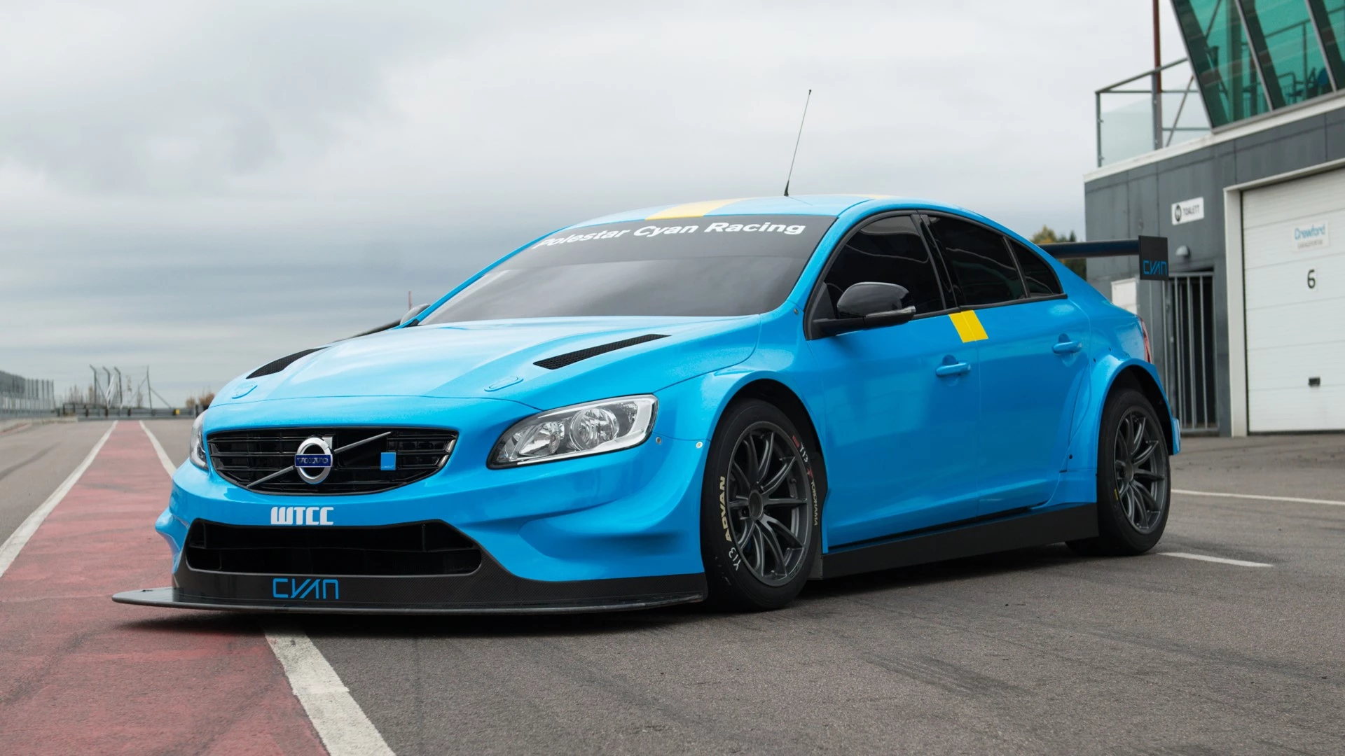 The S60 TC1 is powered by a 1.6-liter, four cylinder Drive-E engine.
