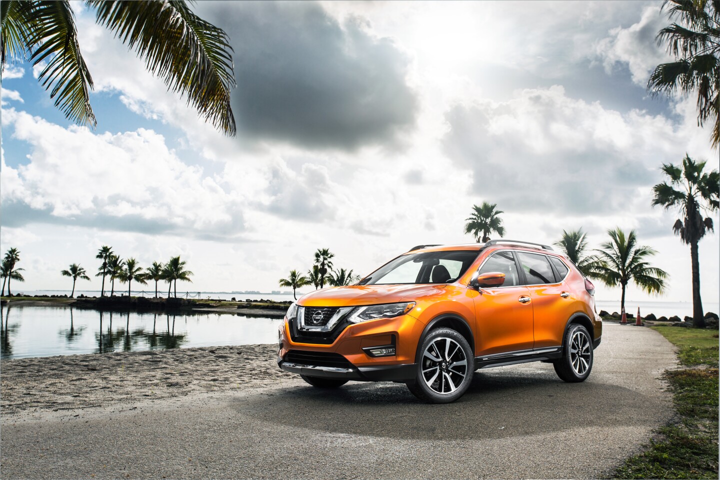 The Rogue petrol is almost 20 percent less efficient than the hybrid