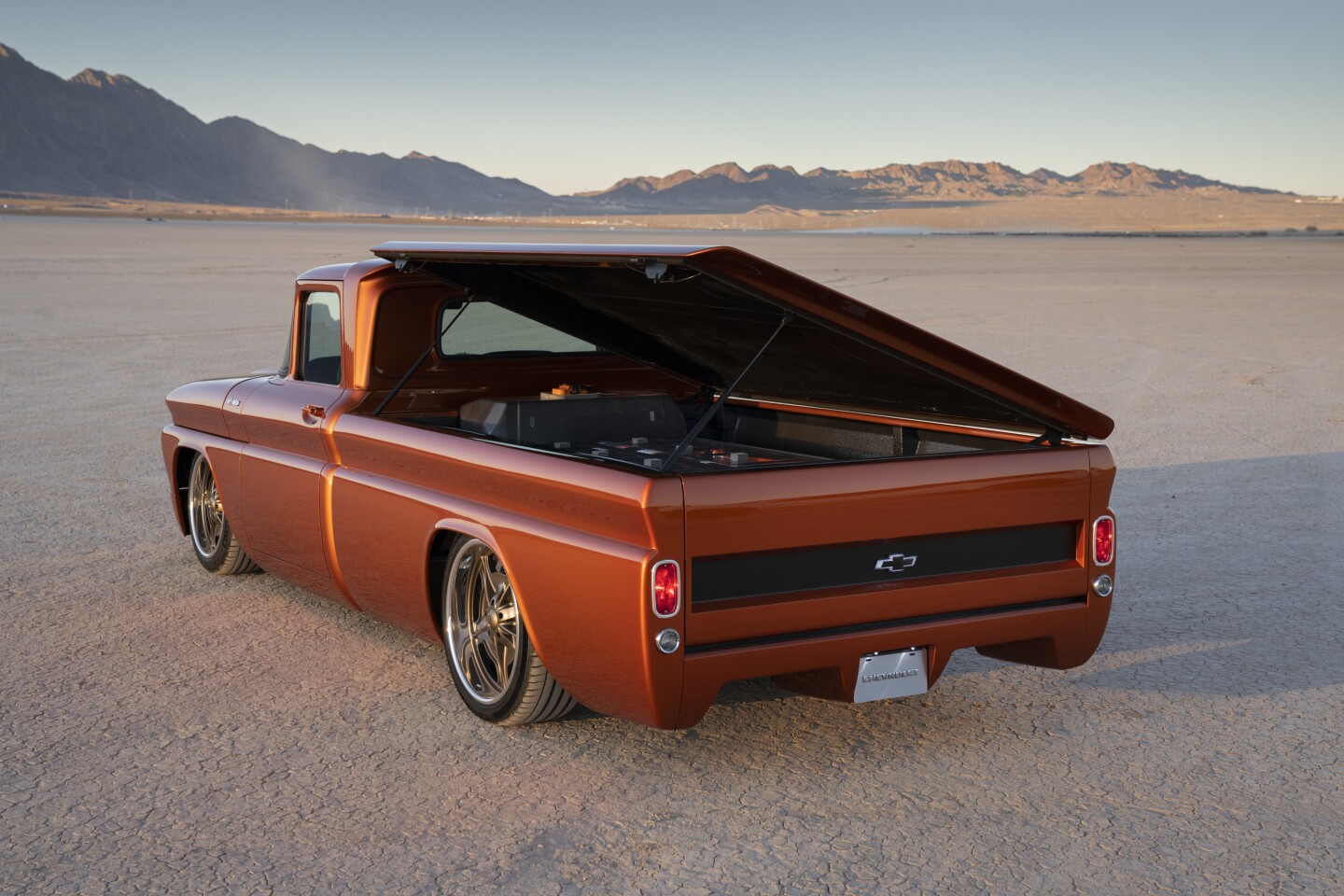 The E-10’s Connect & Cruise concept propulsion system is composed of a double stack of Chevrolet Performance concept electric crate motors (eCrate), two 400-volt batteries and a conventional SuperMatic 4L75-E automatic transmission