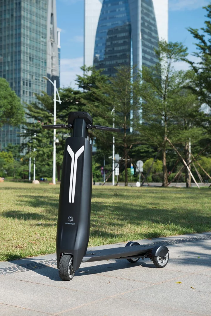 The Immotor Go relies on a front hub drive and 5.5-in wheels with solid rubber tires