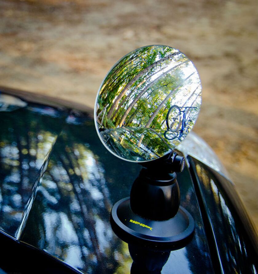 The device reportedly stays securely attached and properly angled at highway speeds