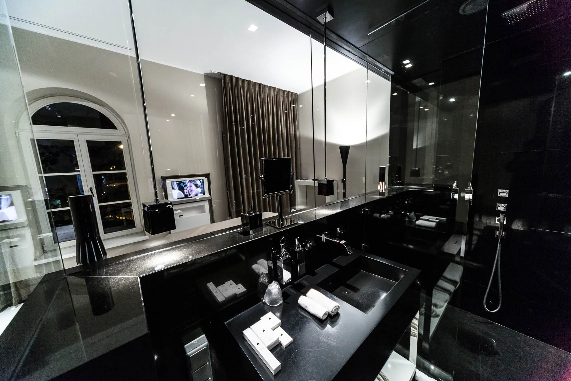 Black and white room interior (Photo: Loz Blain/gizmag.com)