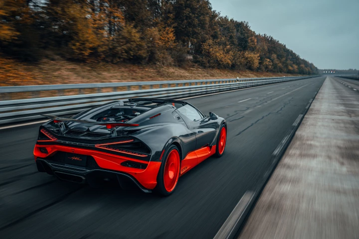 The Bugatti W16 Mistral (World Record Edition) records a ludicrous 453.91 km/h (282.05 mph) with the top down - but only one-way