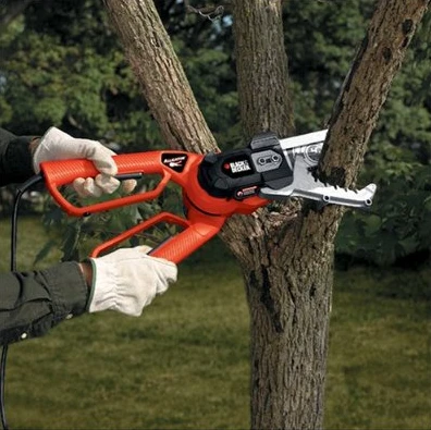The Black & Decker Alligator Lopper LP1000 makes light work of branches and logs up to 4 inches in diameter