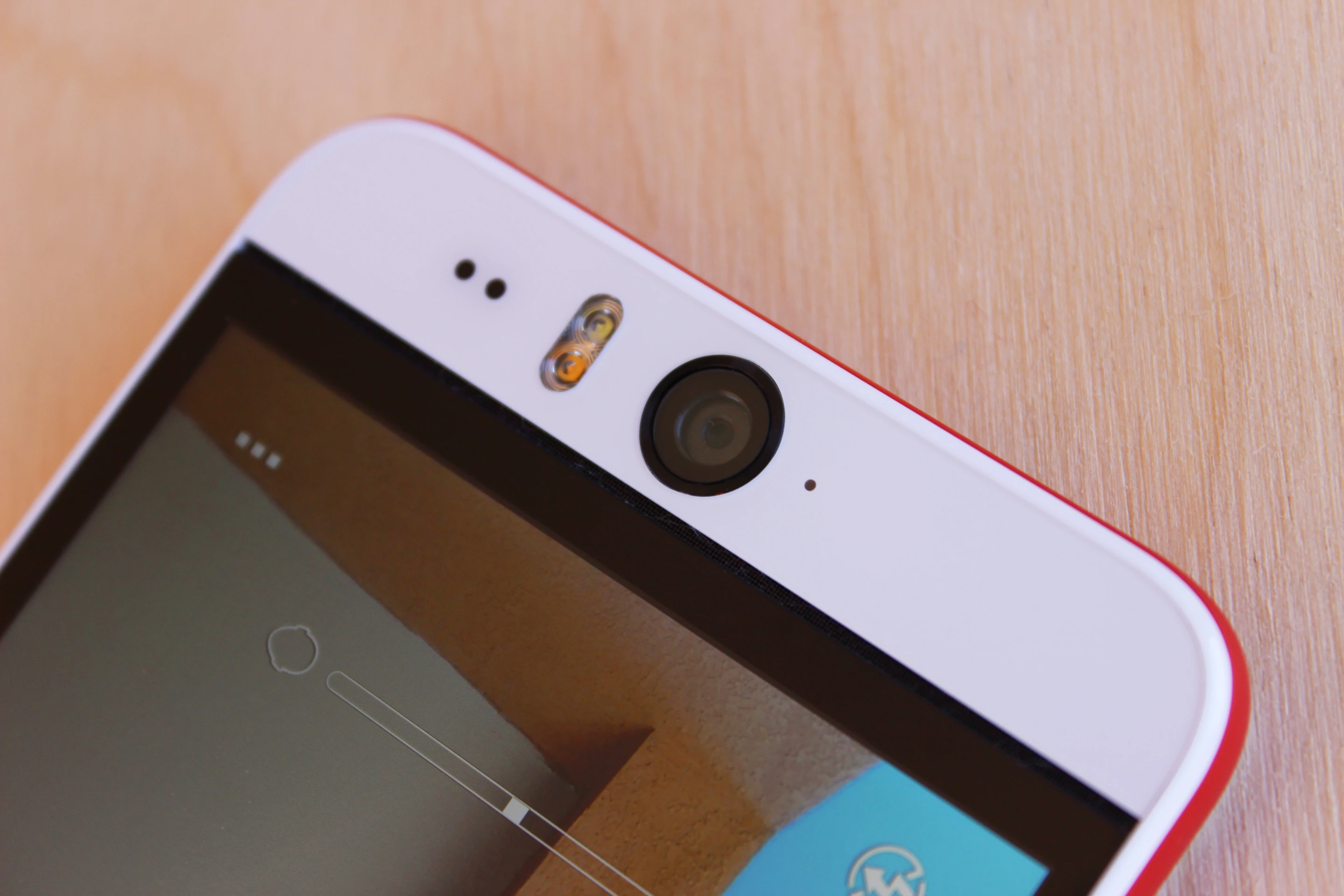 The Eye even has a front-facing flash, for snapping selfies in low-lit settings (Photo: Will Shanklin/Gizmag.com)