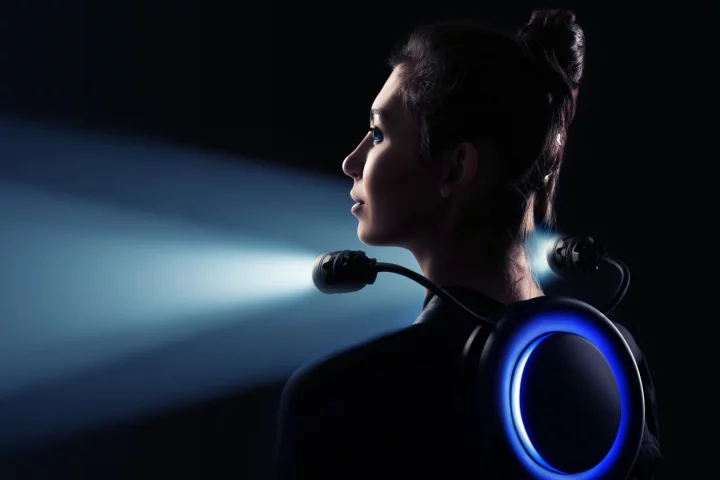 The Tronex sits comfortably on your upper back, giving you two extreme flashlights and a glowing back light for visibility