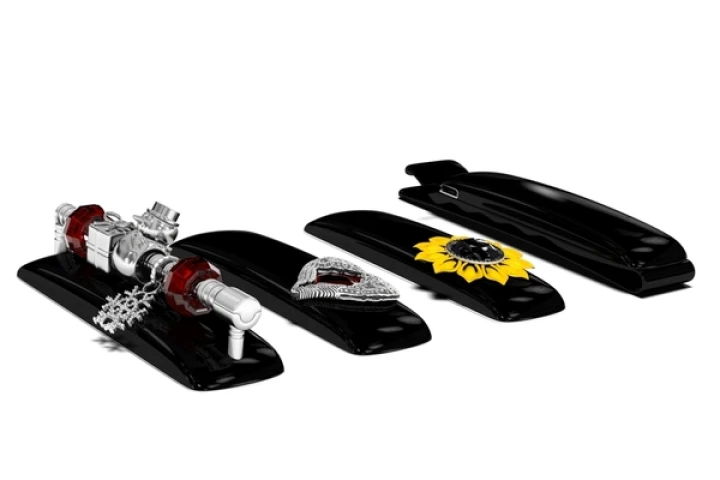 The First Sign Hair Clip features built-in sensors to detect impact to the head