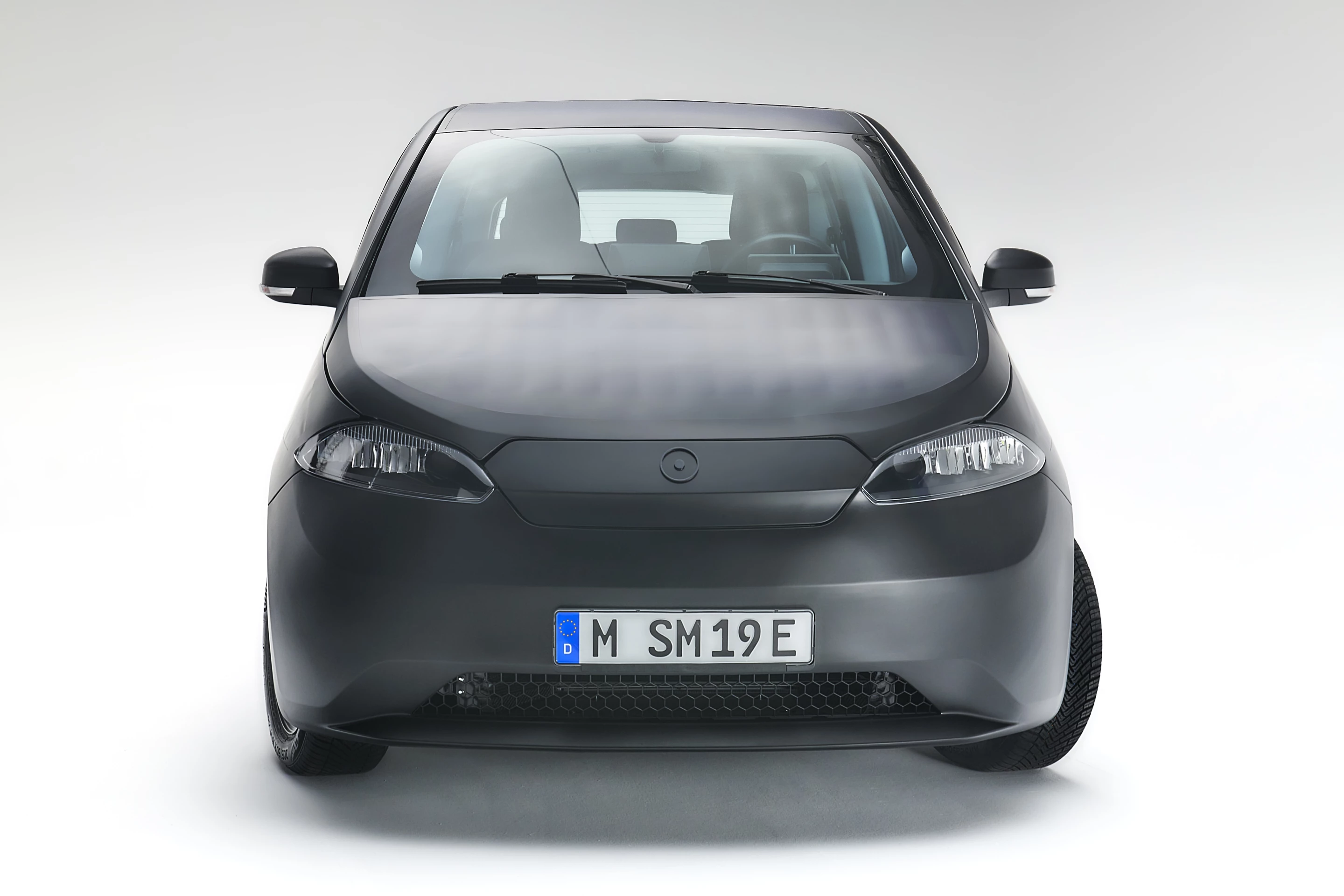 The Sono Motors team has managed to integrate 248 photovoltaic panels into the hood, roof, doors and rear of the latest Sion prototype
