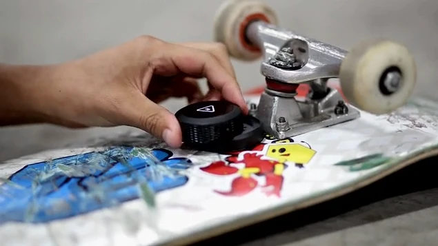 The board-mounted Trace action sports monitor enables advanced tracking functions like trick monitoring and airtime calculation
