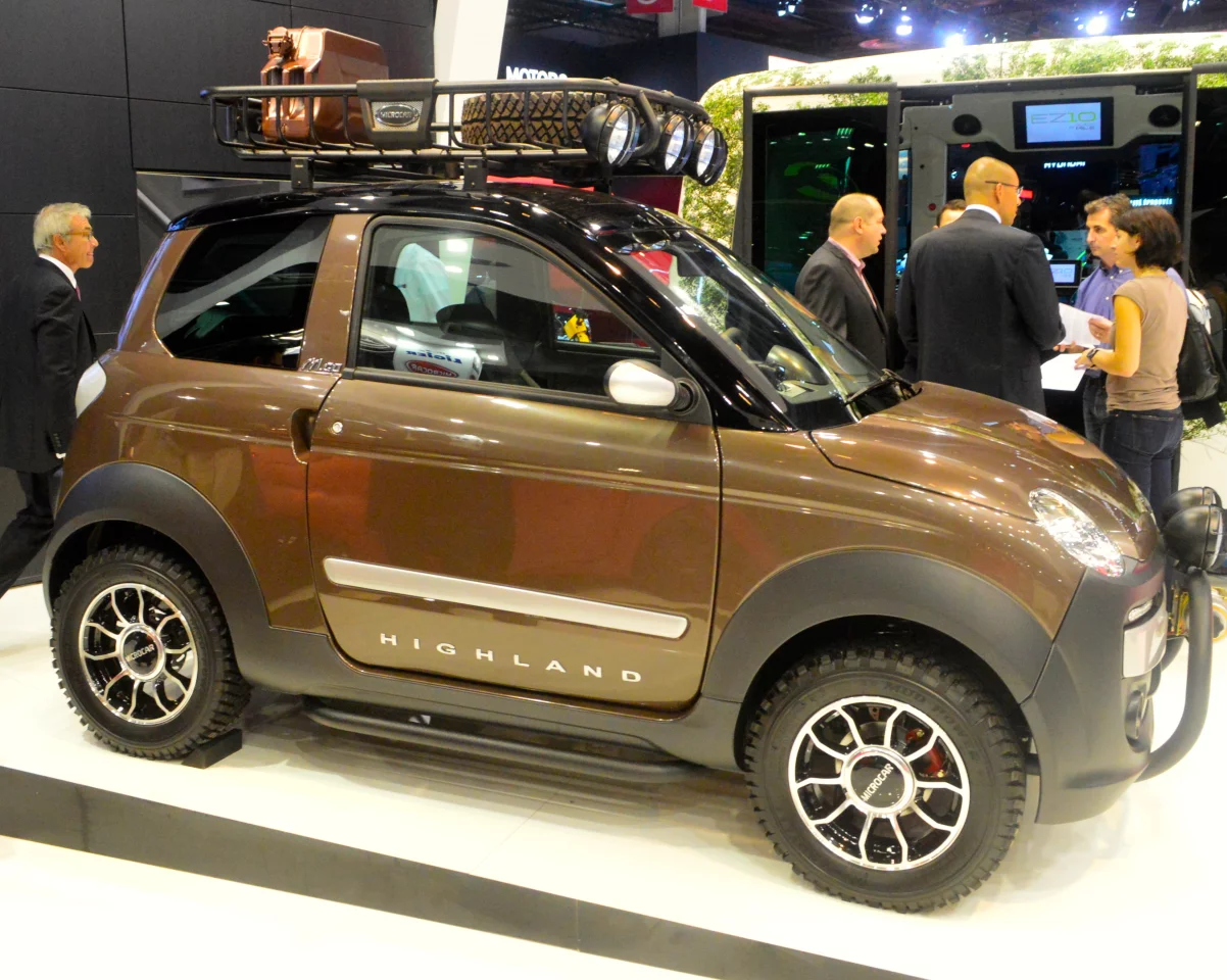 This Microcar M.GO Highline gets a rugged look with off-road lighting and roof basket (Photo: C.C. Weiss/Gizmag)