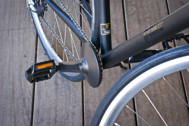 The Efneo gearbox is claimed to be equivalent to a front crankset equipped with 28t/40t/50t rings