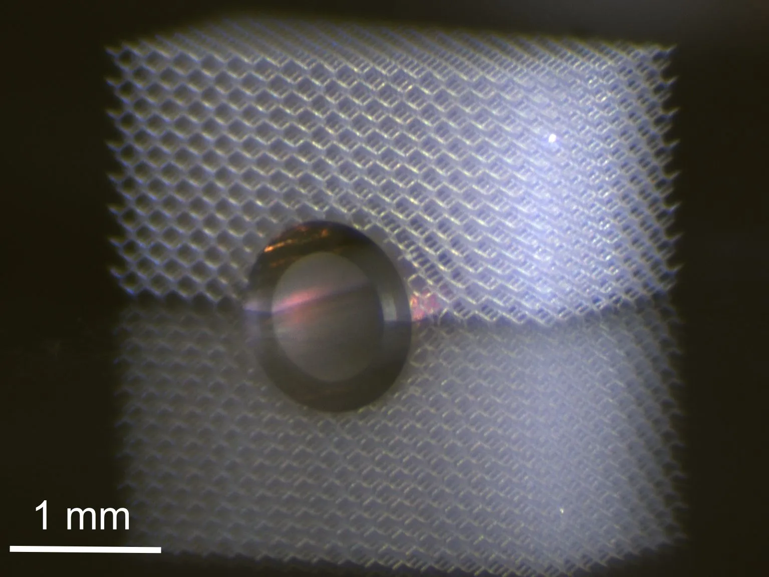 Metamaterials "hide" the metal cylinder from touch (Photo: T Bückmann / KIT)