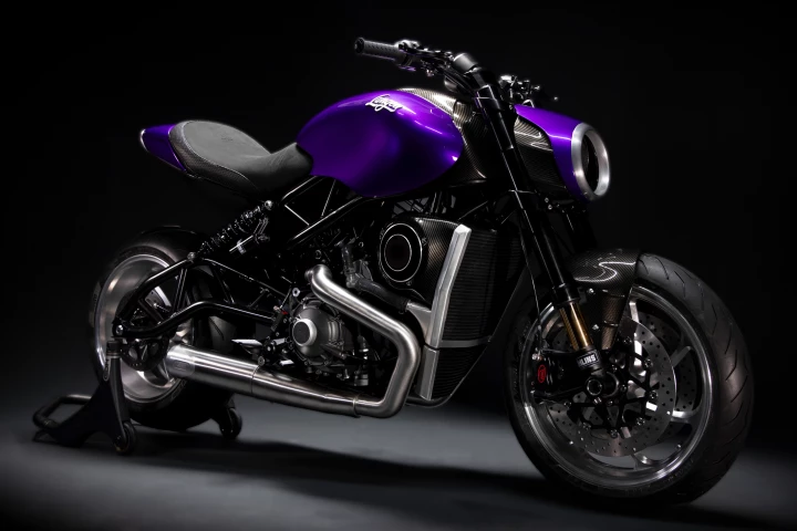 A British bespoke roadster with an Austro-American heart