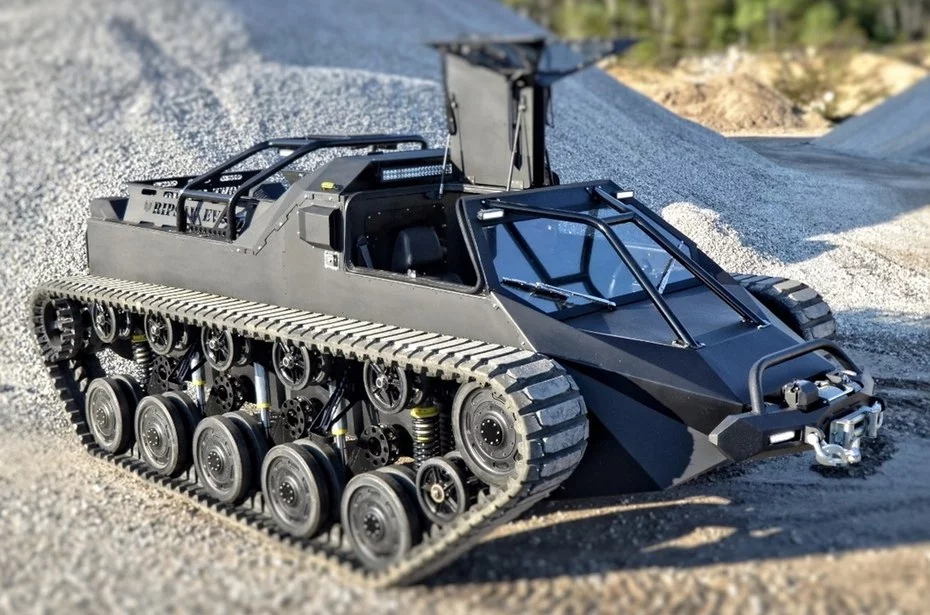 The "EV" doesn't mean electric vehicle; the Ripsaw EV2 is powered by a 600-hp diesel engine