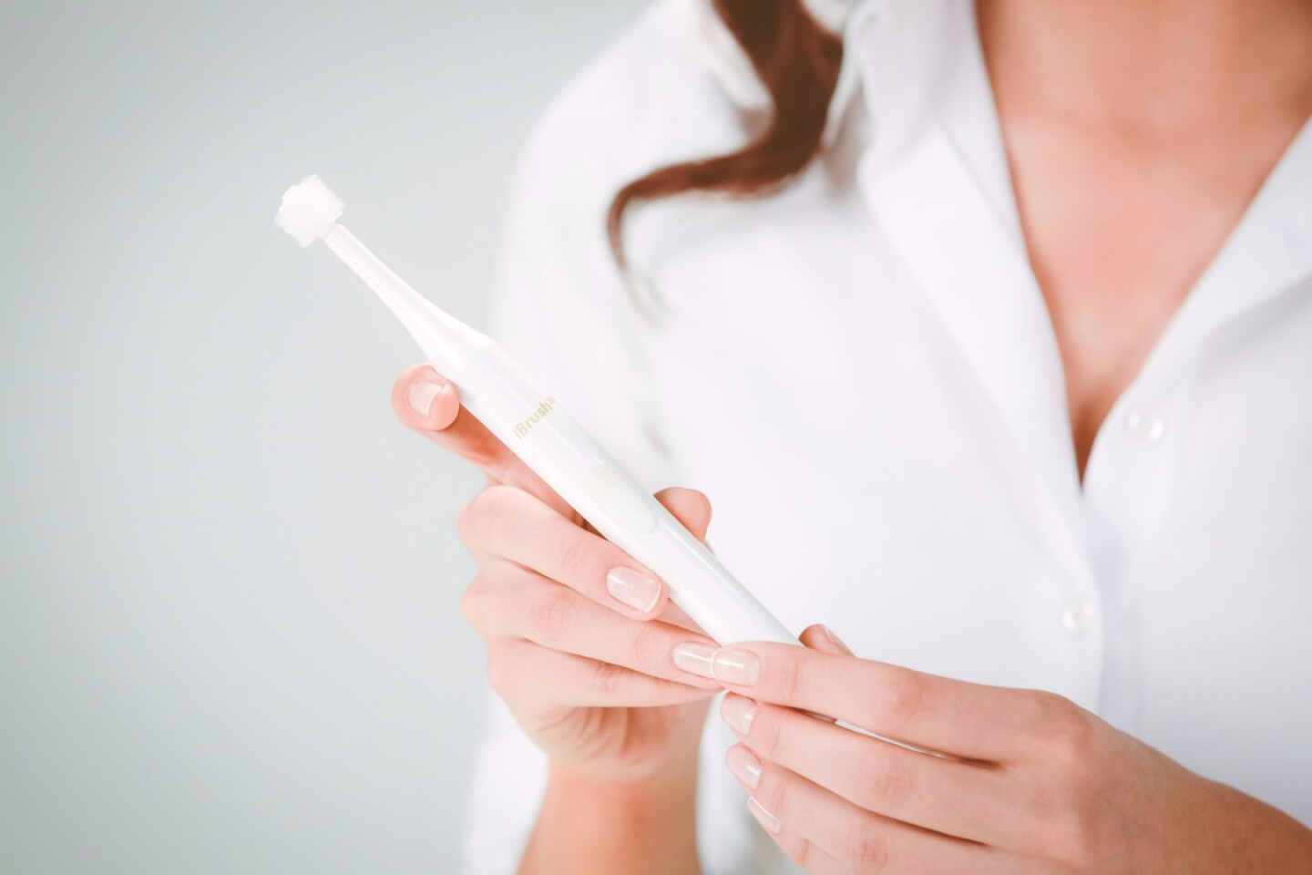 The iBrush is powered by a rechargeable li-ion battery, which is said to last for more than six weeks when brushing for one minute twice daily