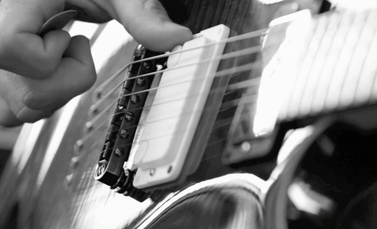 The Dialtone "infinitely adjustable pickup"