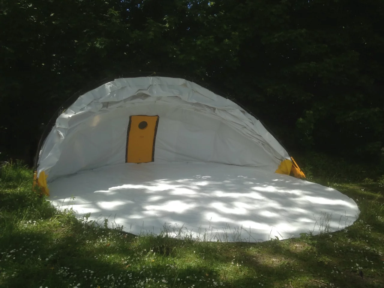 In the fully open configuration, the Standard's back wall could provide some wind protection