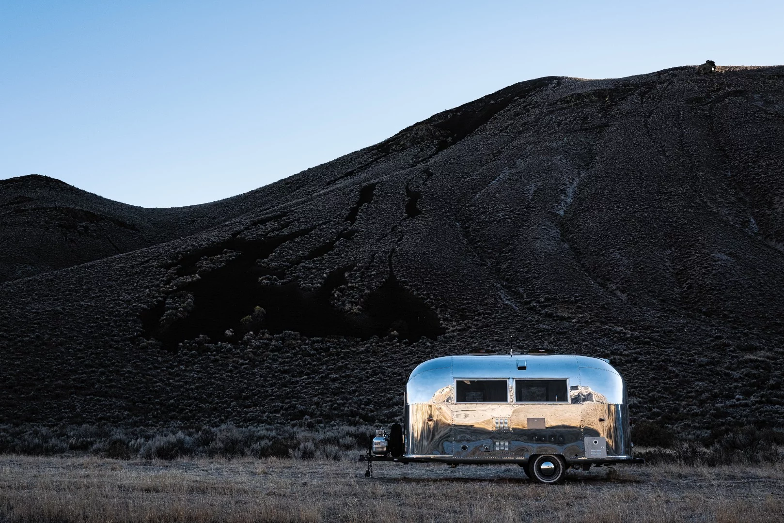 The Kugelschiff gets power from solar panels, a battery array, an RV-style hookup or a generator