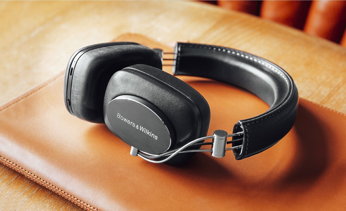 The Bowers & Wilkins P7 Wireless over-ear headphones