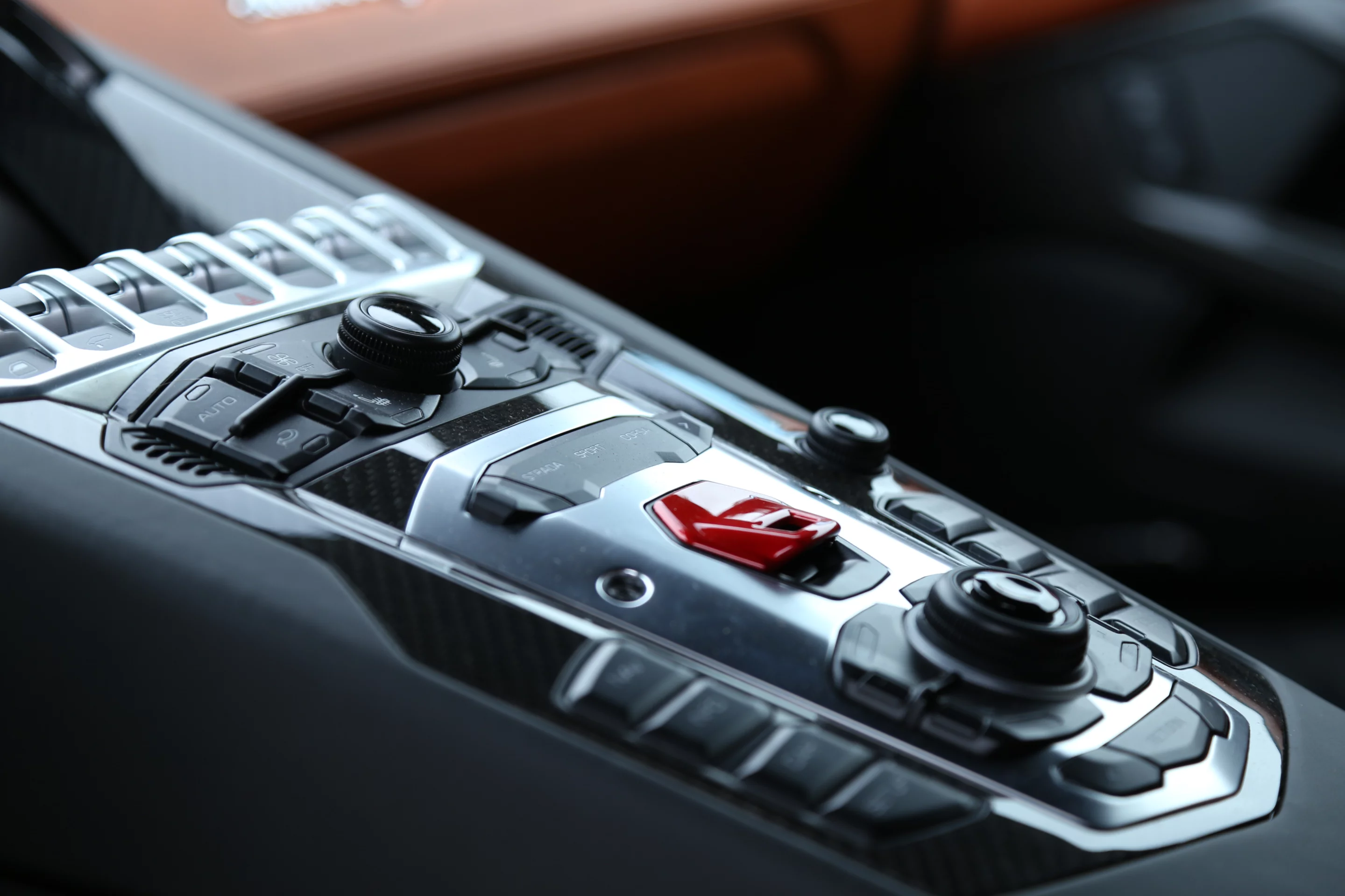 LP 720-4 50th Anniversary Roadster retains the Aventador's permanent all drive system and rear mounted V12 (Photo: Angus MacKenzie/Gizmag.com)