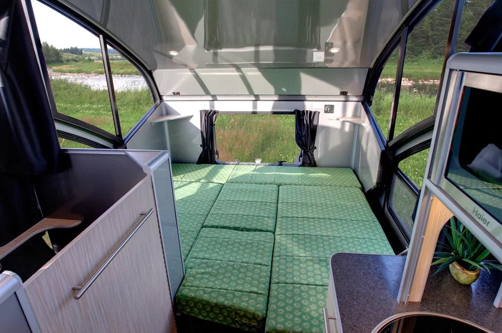 The Alto R 1723 has a king size bed and a single bed